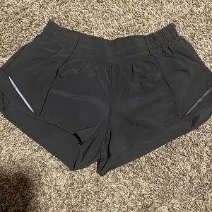 Lululemon Hotty Hot short 2.5